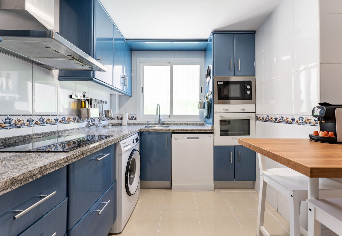 Townhouse in Benalmádena - Stylish Seaview Townhouse: 3BR, Pool, 4 Terraces,