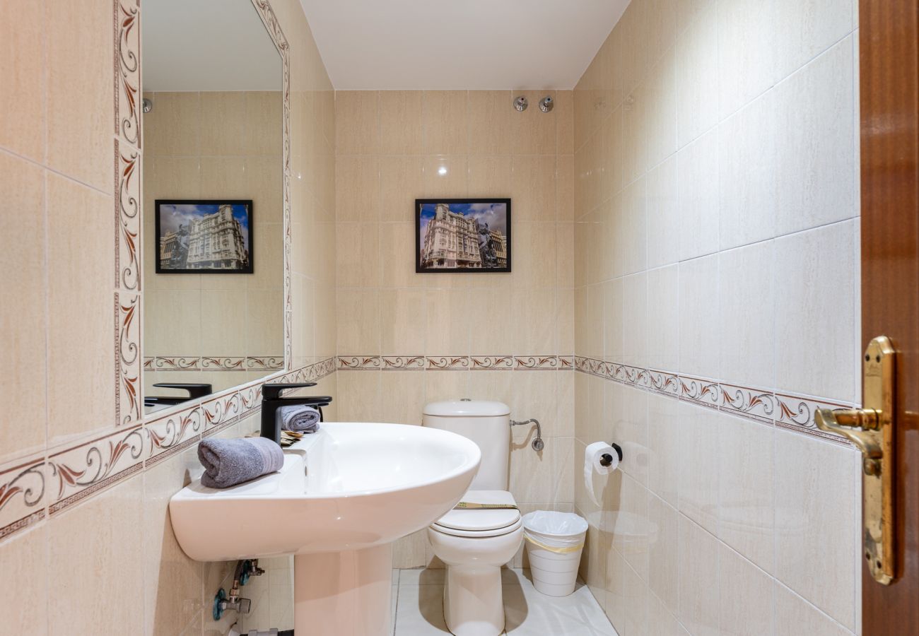 Townhouse in Benalmádena - Stylish Seaview Townhouse: 3BR, Pool, 4 Terraces,