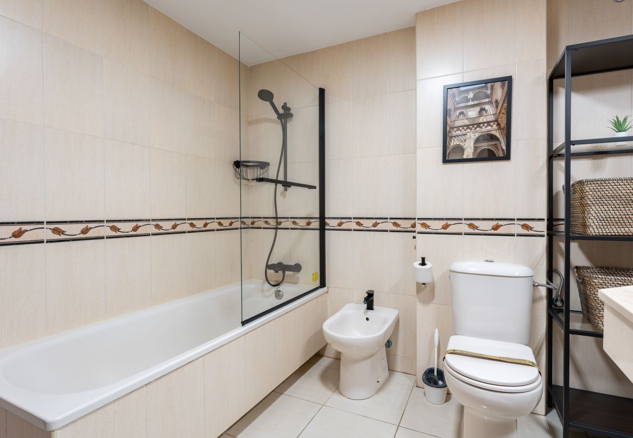 Townhouse in Benalmádena - Stylish Seaview Townhouse: 3BR, Pool, 4 Terraces,