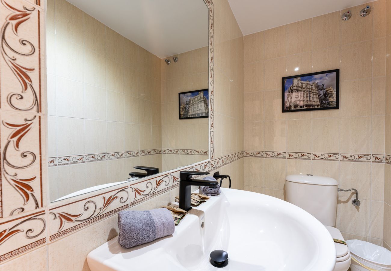 Townhouse in Benalmádena - Stylish Seaview Townhouse: 3BR, Pool, 4 Terraces,