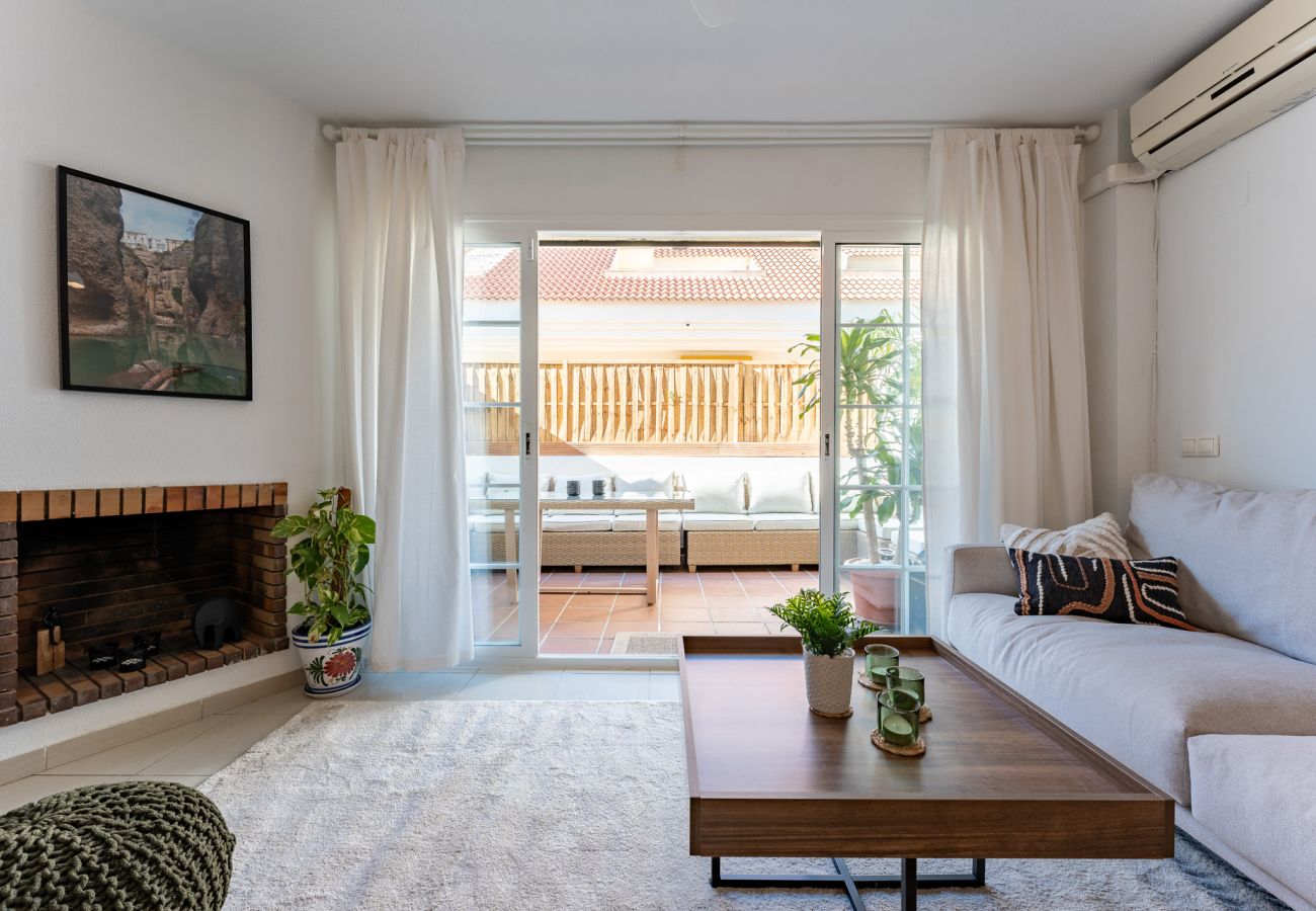Townhouse in Benalmádena - Stylish Seaview Townhouse: 3BR, Pool, 4 Terraces,