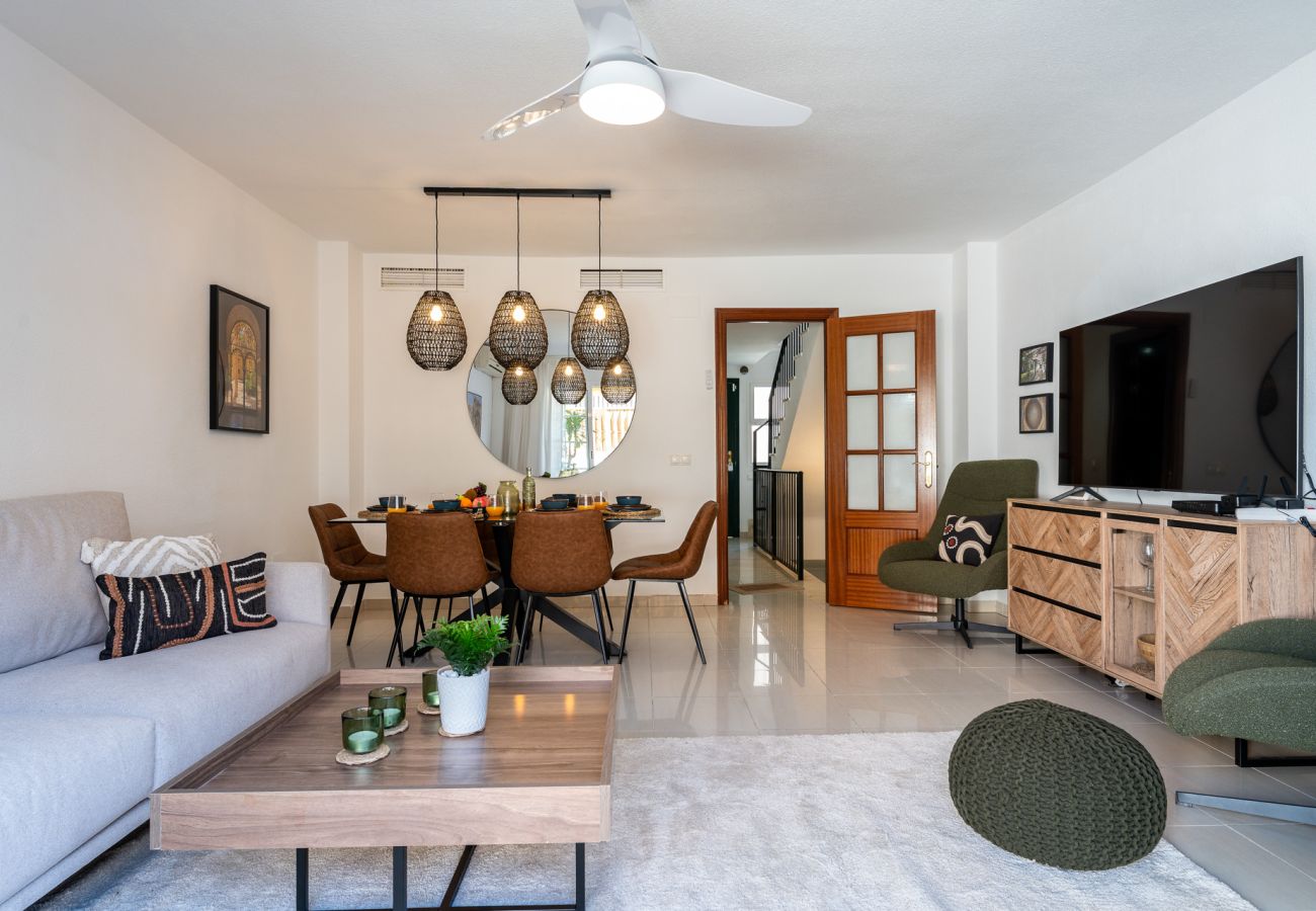 Townhouse in Benalmádena - Stylish Seaview Townhouse: 3BR, Pool, 4 Terraces,