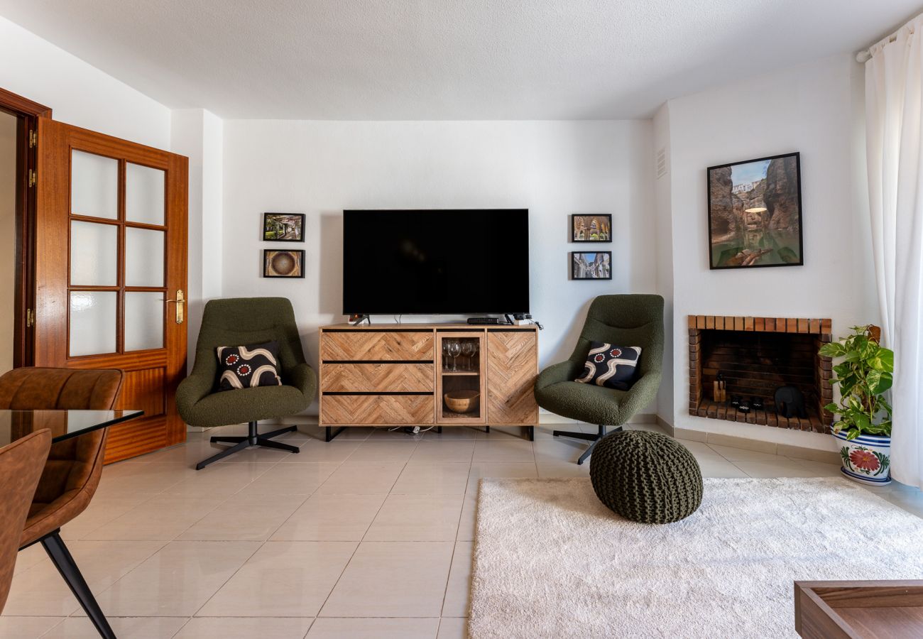 Townhouse in Benalmádena - Stylish Seaview Townhouse: 3BR, Pool, 4 Terraces,