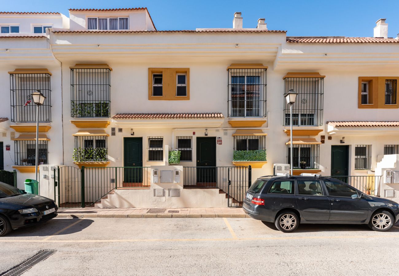 Townhouse in Benalmádena - Stylish Seaview Townhouse: 3BR, Pool, 4 Terraces,