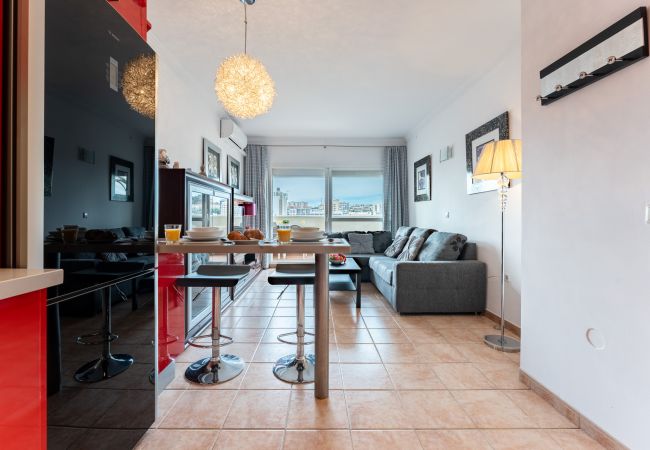 Apartment in Benalmádena - Benalbeach Bliss: Seafront Retreat with Balcony Apartment in Benalmádena - Benalbeach Bliss: Seafront Retreat with Balcony