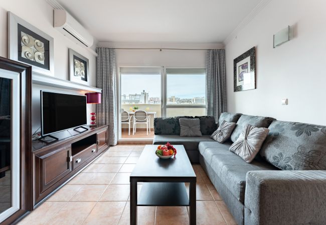 Apartment in Benalmádena - Benalbeach Bliss: Seafront Retreat with Balcony Apartment in Benalmádena - Benalbeach Bliss: Seafront Retreat with Balcony