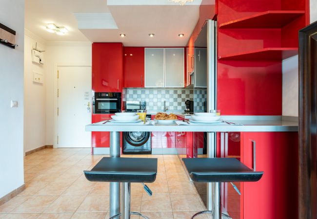 Apartment in Benalmádena - Benalbeach Bliss: Seafront Retreat with Balcony Apartment in Benalmádena - Benalbeach Bliss: Seafront Retreat with Balcony