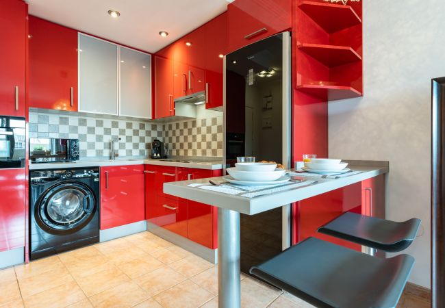 Apartment in Benalmádena - Benalbeach Bliss: Seafront Retreat with Balcony Apartment in Benalmádena - Benalbeach Bliss: Seafront Retreat with Balcony