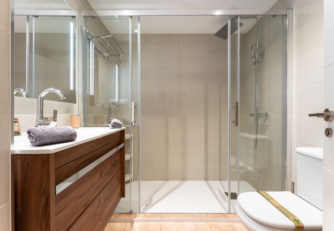 Apartment in Benalmádena - Benalbeach Bliss: Seafront Retreat with Balcony Apartment in Benalmádena - Benalbeach Bliss: Seafront Retreat with Balcony