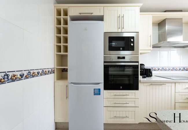 Terraced House in Benalmádena - 3Bd townhouse Jacuzzi , Sea view , pool , private garage  Terraced House in Benalmádena - 3Bd townhouse Jacuzzi , Sea view , pool , private garage