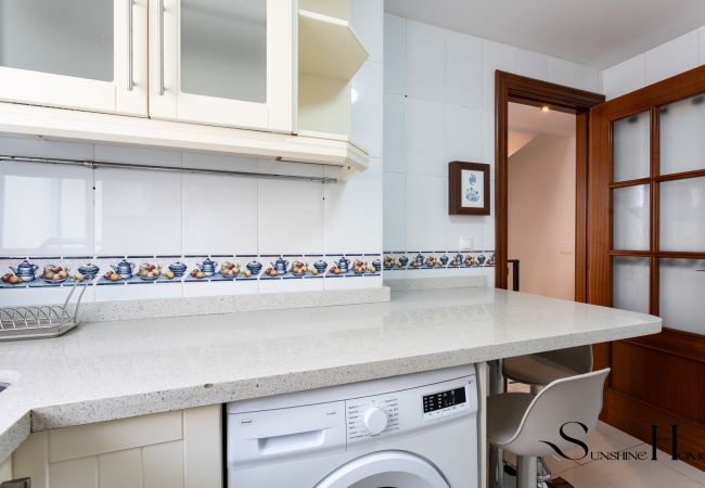 Terraced House in Benalmádena - 3Bd townhouse Jacuzzi , Sea view , pool , private garage  Terraced House in Benalmádena - 3Bd townhouse Jacuzzi , Sea view , pool , private garage