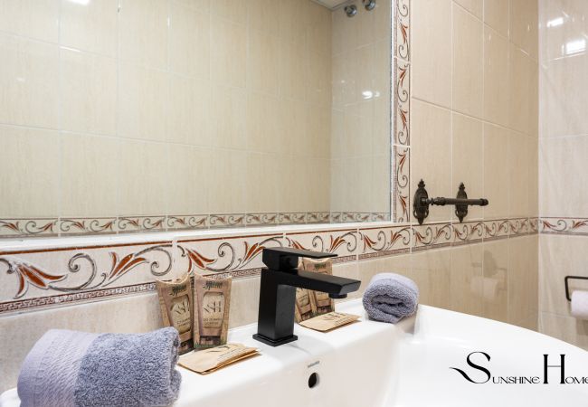 Terraced House in Benalmádena - 3Bd townhouse Jacuzzi , Sea view , pool , private garage  Terraced House in Benalmádena - 3Bd townhouse Jacuzzi , Sea view , pool , private garage