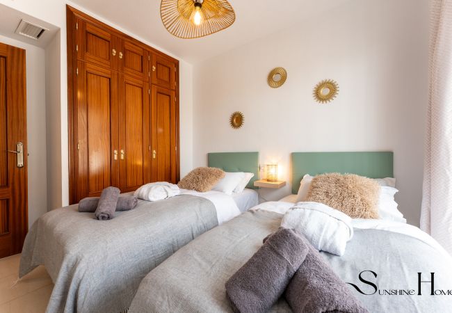 Terraced House in Benalmádena - 3Bd townhouse Jacuzzi , Sea view , pool , private garage  Terraced House in Benalmádena - 3Bd townhouse Jacuzzi , Sea view , pool , private garage