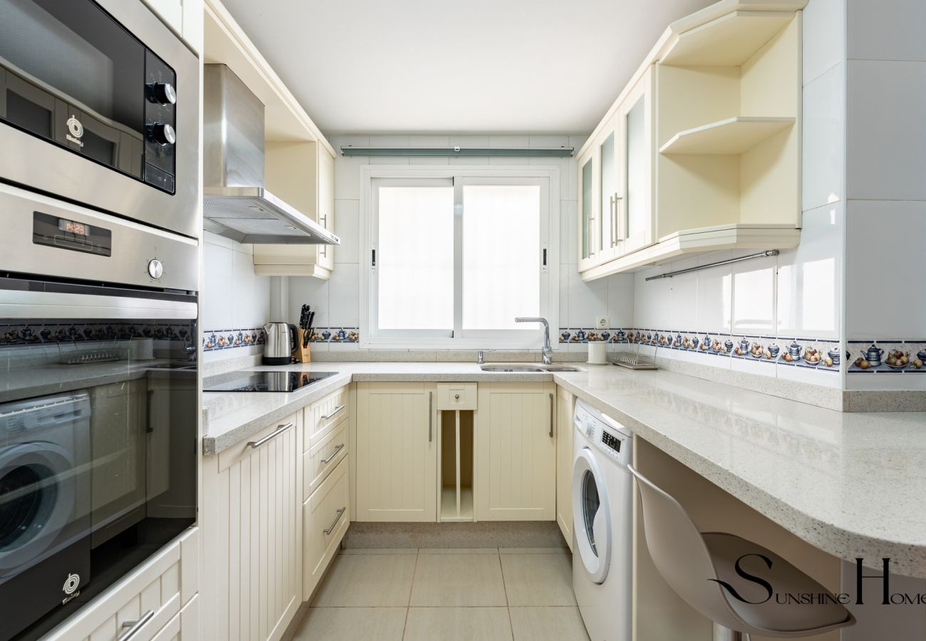 Townhouse in Benalmádena - 3Bd townhouse Jacuzzi , Sea view , pool , private garage 