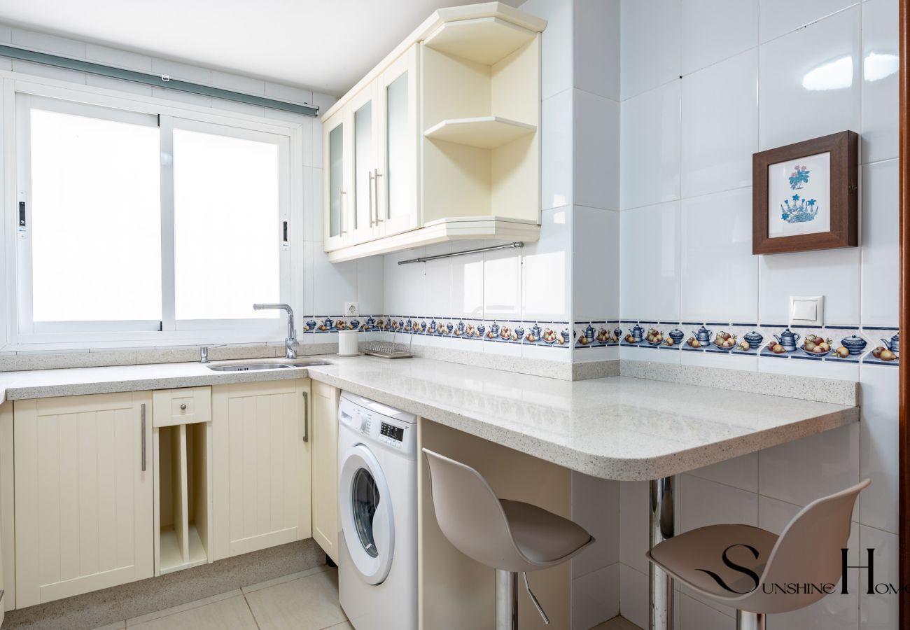 Townhouse in Benalmádena - 3Bd townhouse Jacuzzi , Sea view , pool , private garage 