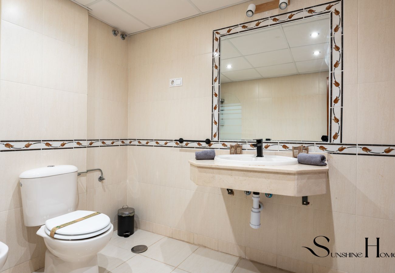 Townhouse in Benalmádena - 3Bd townhouse Jacuzzi , Sea view , pool , private garage 
