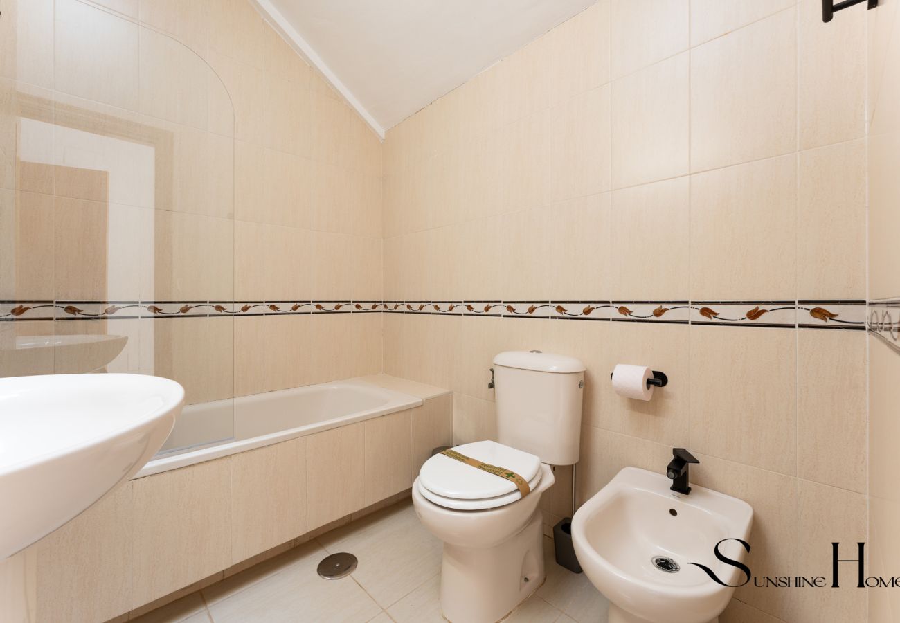 Townhouse in Benalmádena - 3Bd townhouse Jacuzzi , Sea view , pool , private garage 