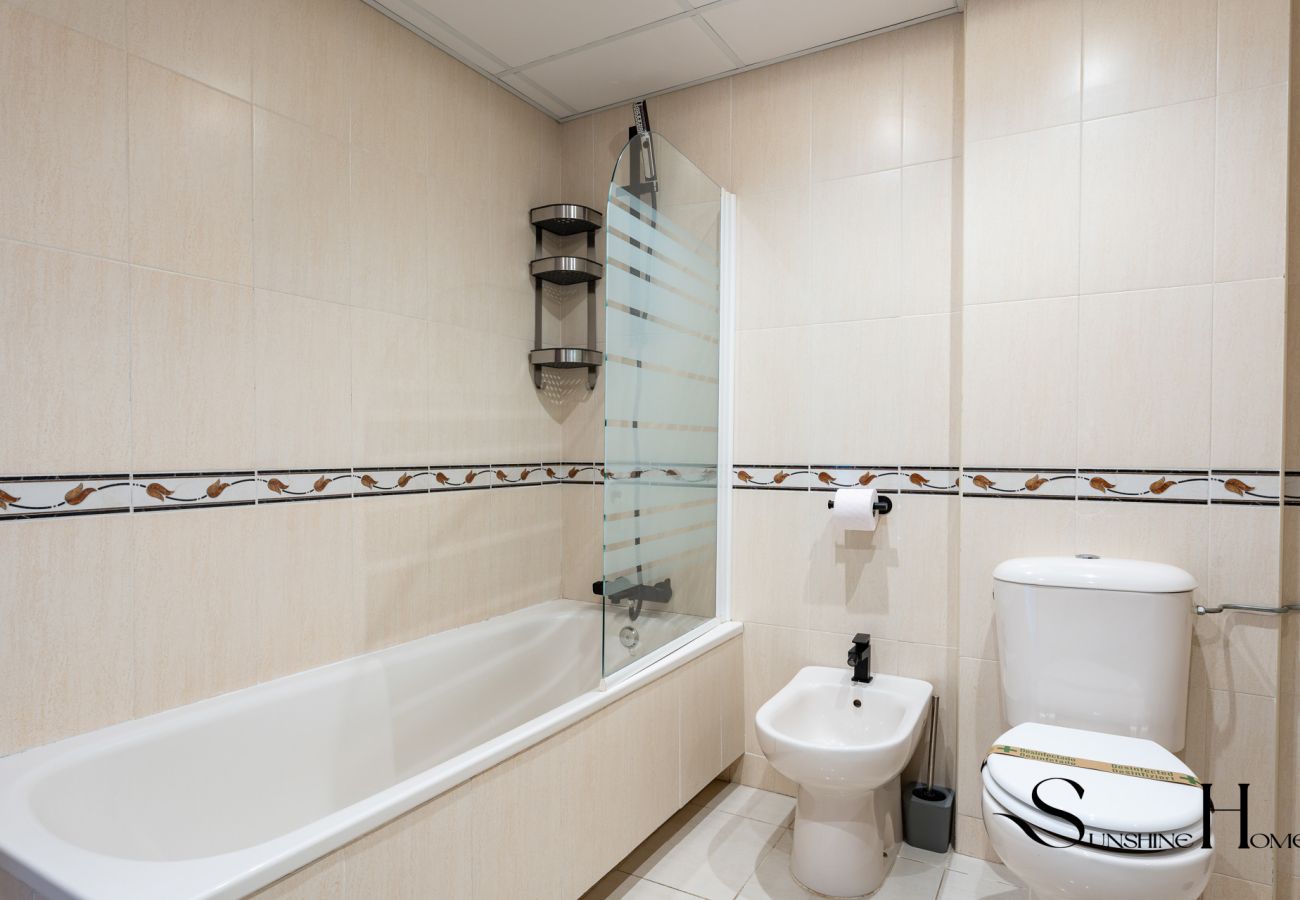 Townhouse in Benalmádena - 3Bd townhouse Jacuzzi , Sea view , pool , private garage 