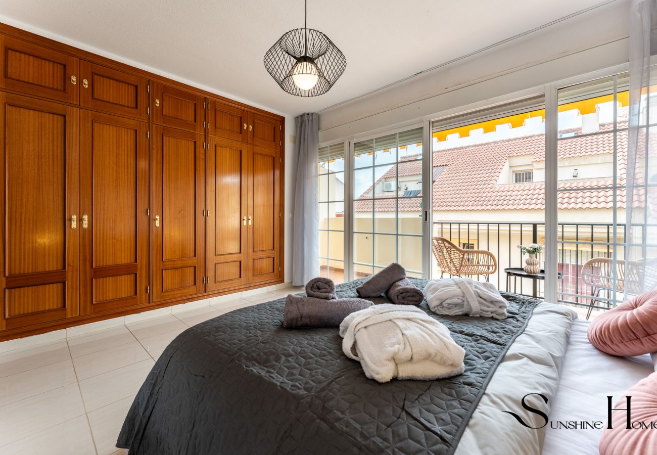 Townhouse in Benalmádena - 3Bd townhouse Jacuzzi , Sea view , pool , private garage 