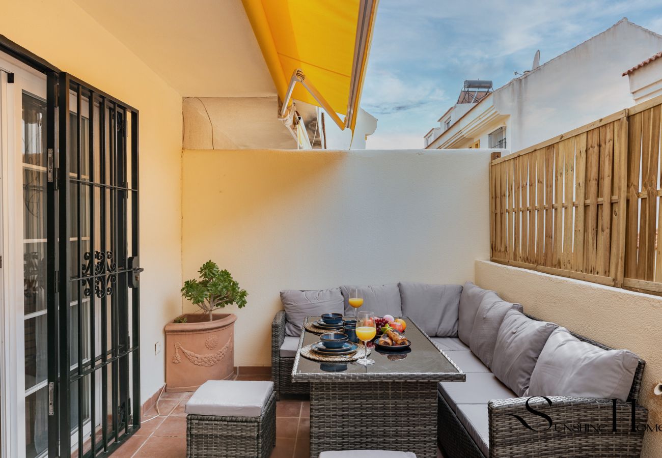 Townhouse in Benalmádena - 3Bd townhouse Jacuzzi , Sea view , pool , private garage 