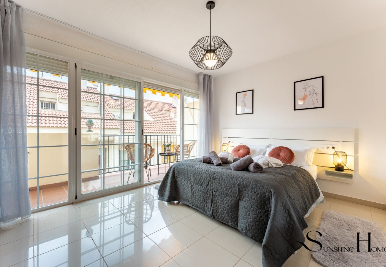Townhouse in Benalmádena - 3Bd townhouse Jacuzzi , Sea view , pool , private garage 