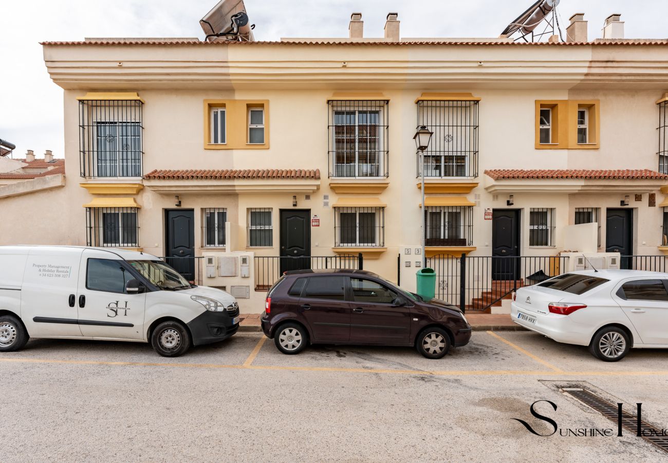 Townhouse in Benalmádena - 3Bd townhouse Jacuzzi , Sea view , pool , private garage 