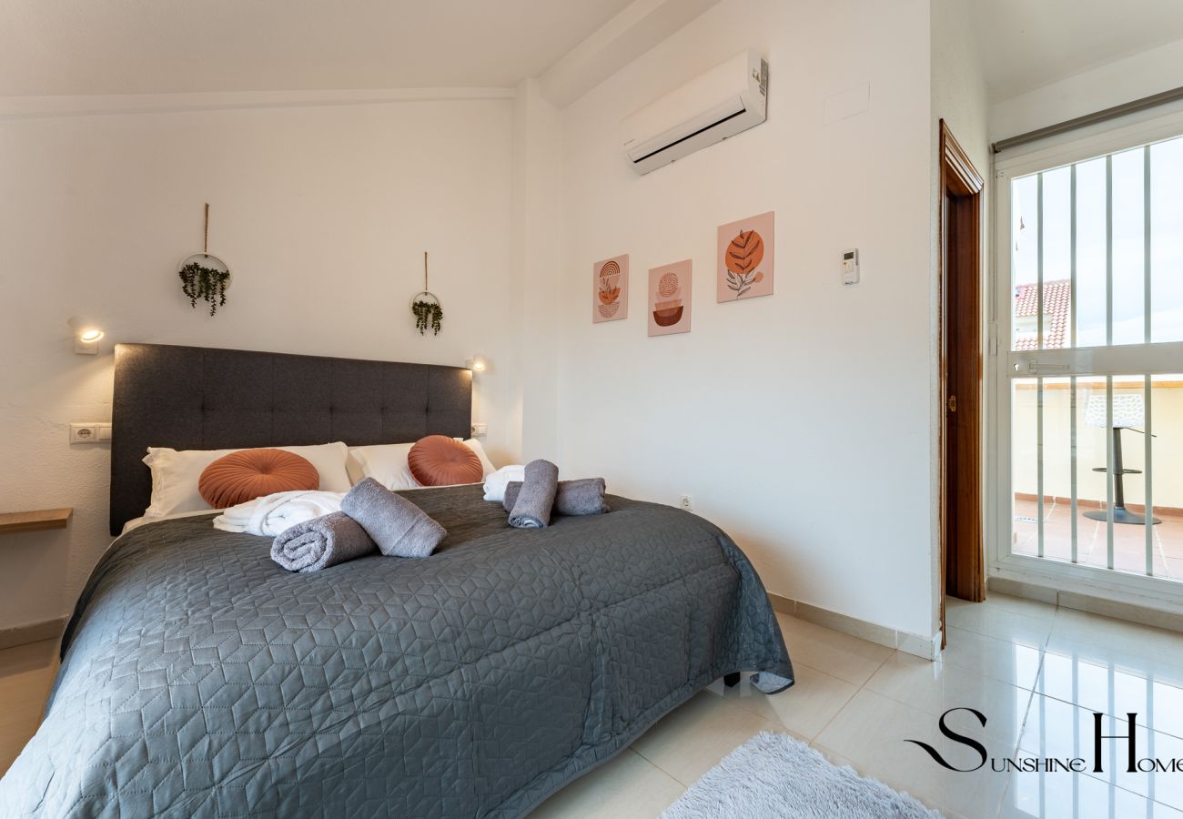 Townhouse in Benalmádena - 3Bd townhouse Jacuzzi , Sea view , pool , private garage 