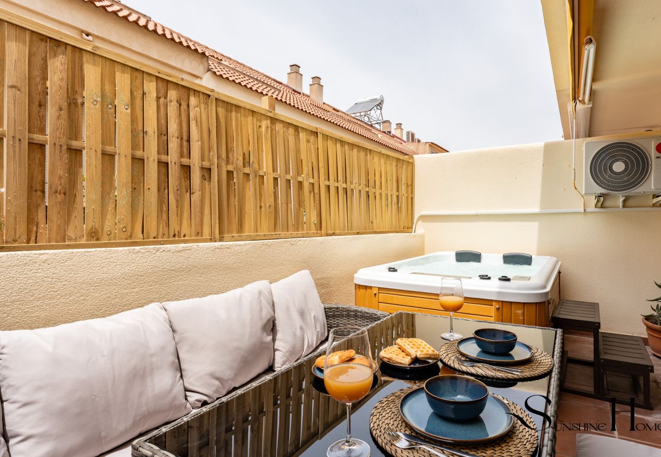 Townhouse in Benalmádena - 3Bd townhouse Jacuzzi , Sea view , pool , private garage 