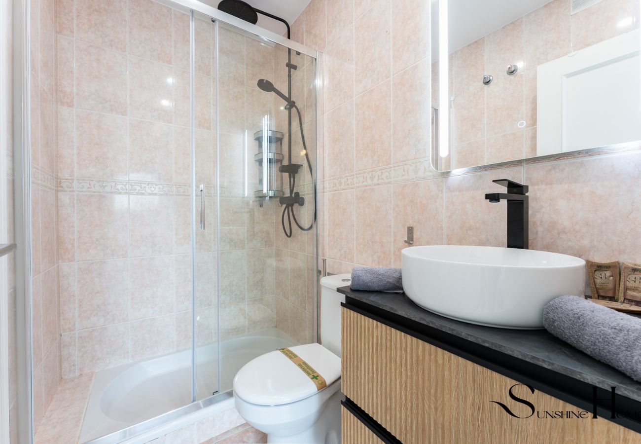 Apartment in Fuengirola - Central Seaside Lux:1min away to beach & Terrace