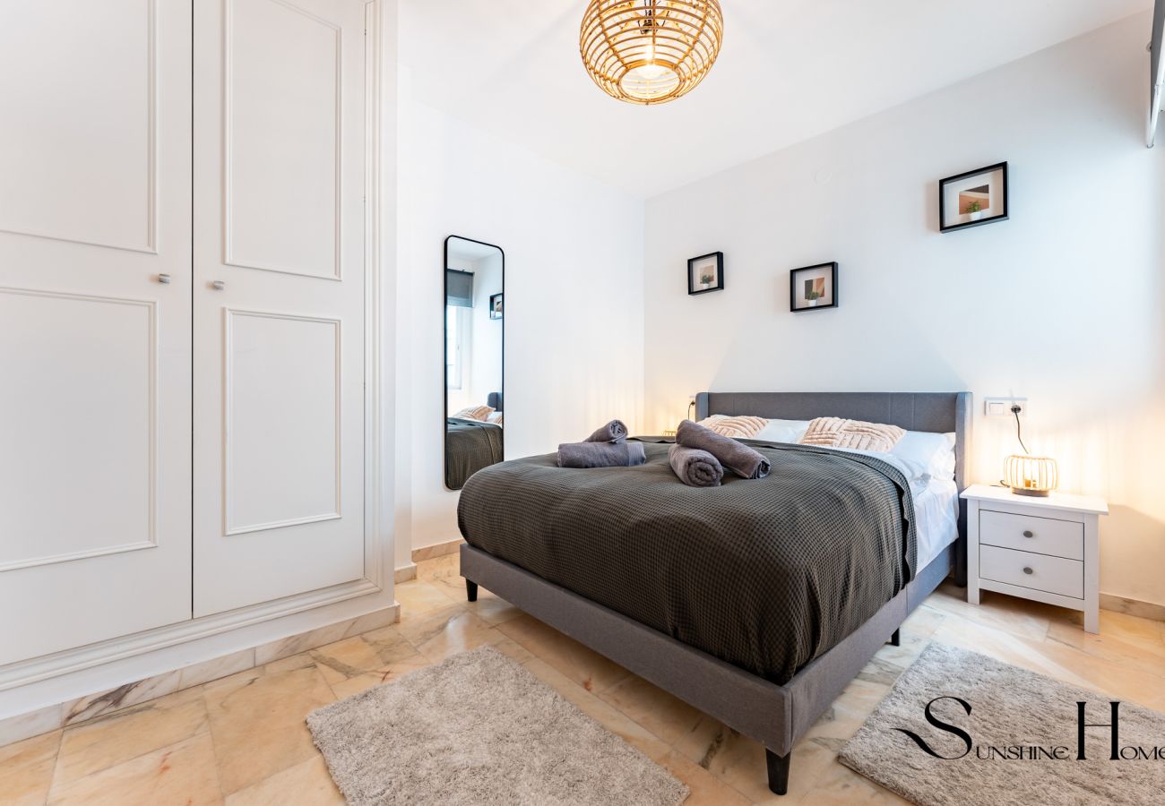Apartment in Fuengirola - Central Seaside Lux:1min away to beach & Terrace