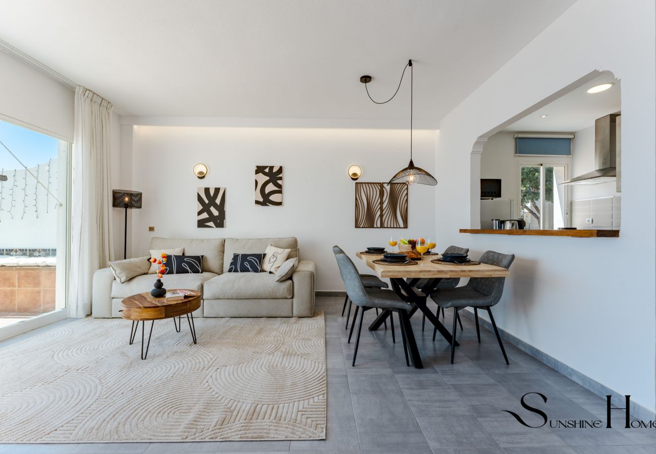 Apartment in Benalmádena - 2bed beach apartment , first line lux with parking