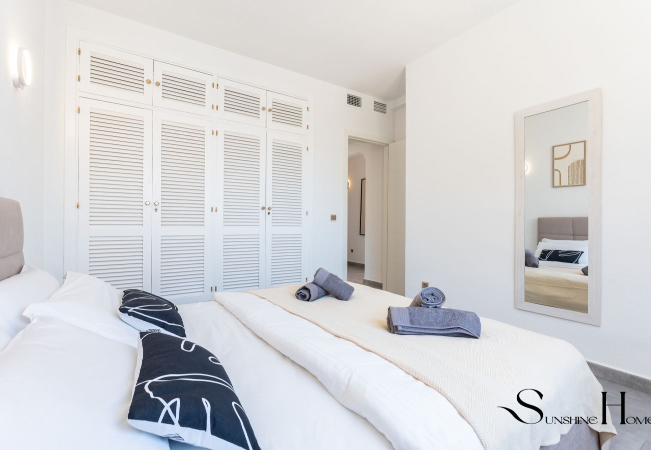 Apartment in Benalmádena - 2bed beach apartment , first line lux with parking