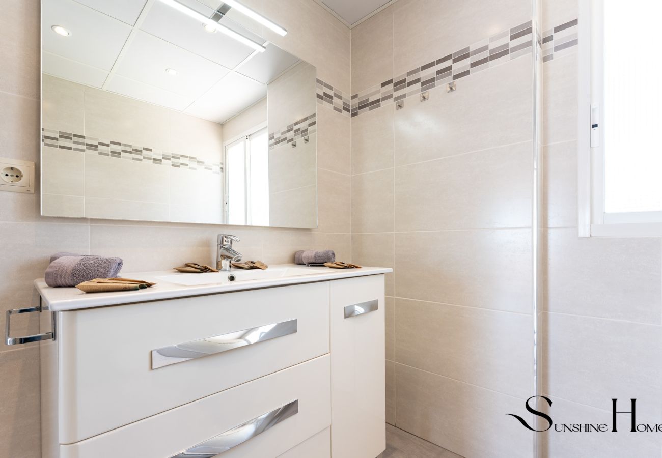 Apartment in Benalmádena - 2bed beach apartment , first line lux with parking