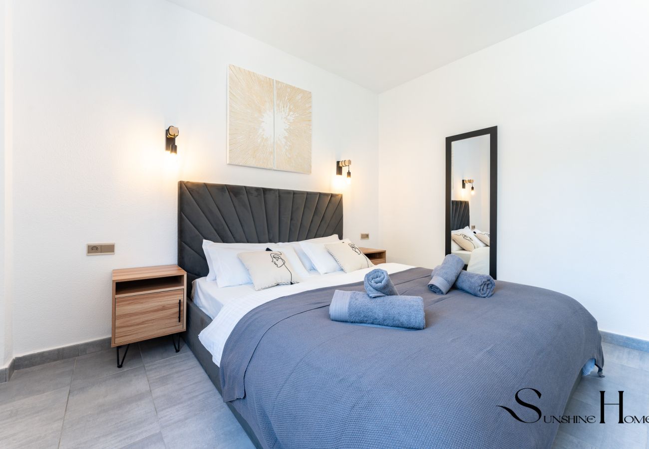 Apartment in Benalmádena - 2bed beach apartment , first line lux with parking