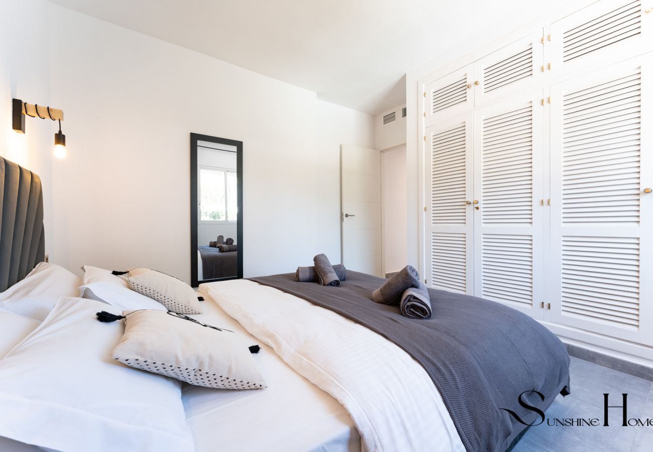 Apartment in Benalmádena - 2bed beach apartment , first line lux with parking