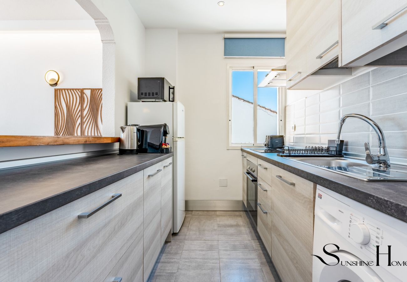 Apartment in Benalmádena - 2bed beach apartment , first line lux with parking