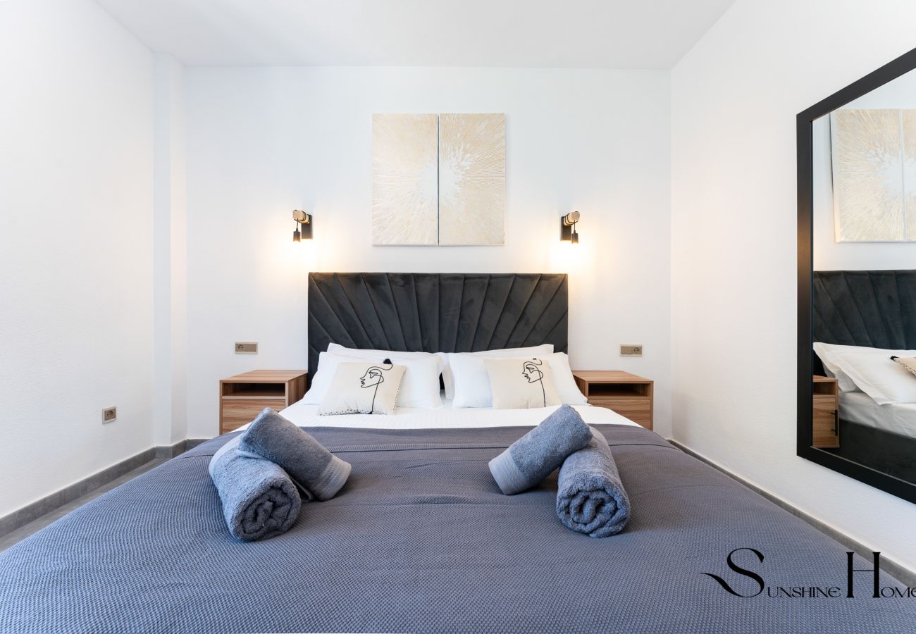 Apartment in Benalmádena - 2bed beach apartment , first line lux with parking