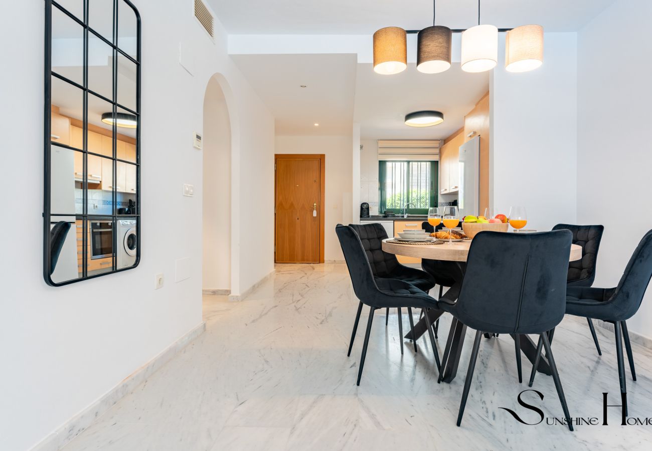 Apartment in Benalmádena - Elegant 2 Bed 2 Bath Apartment , Pool, Views, Parking