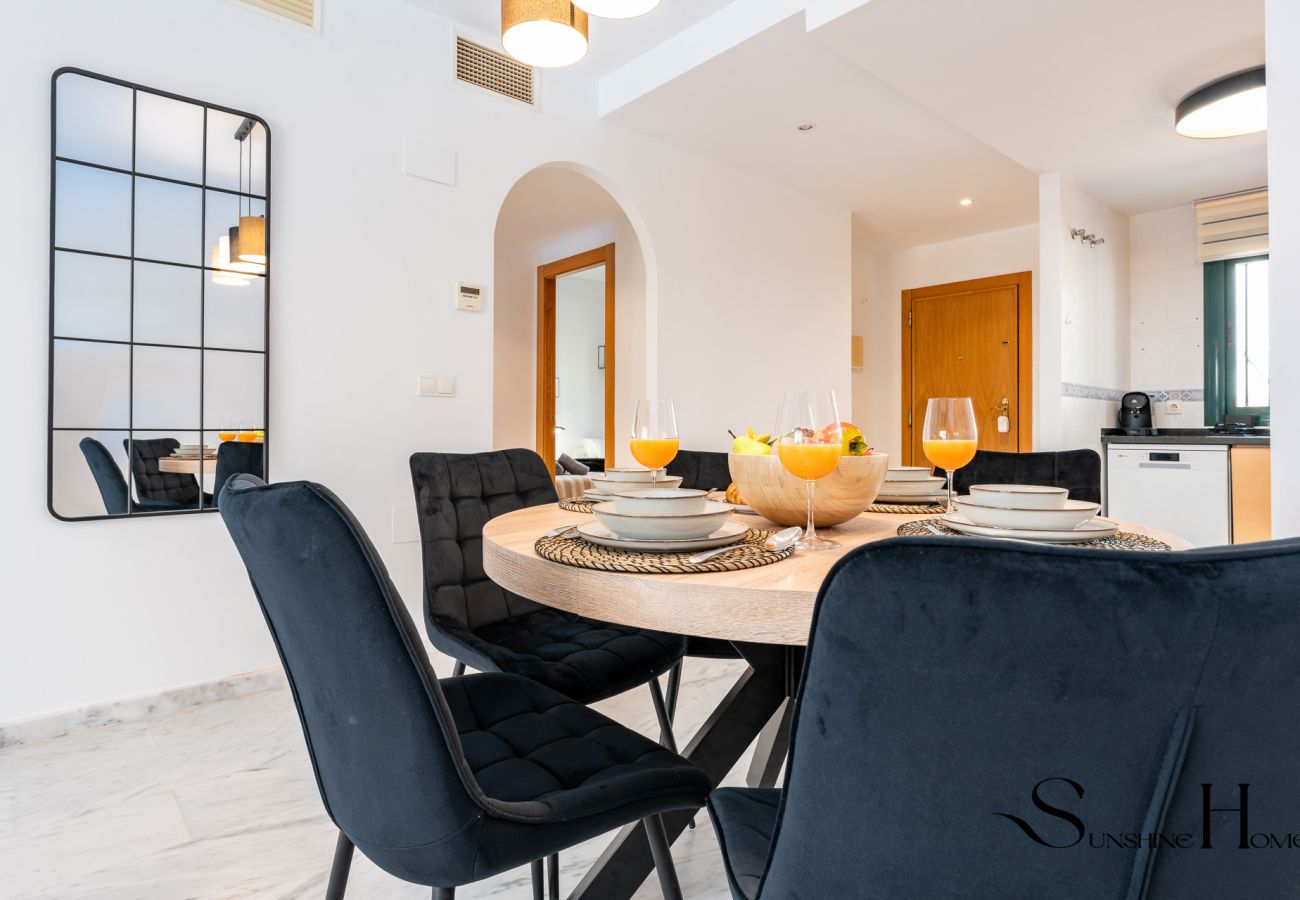 Apartment in Benalmádena - Elegant 2 Bed 2 Bath Apartment , Pool, Views, Parking