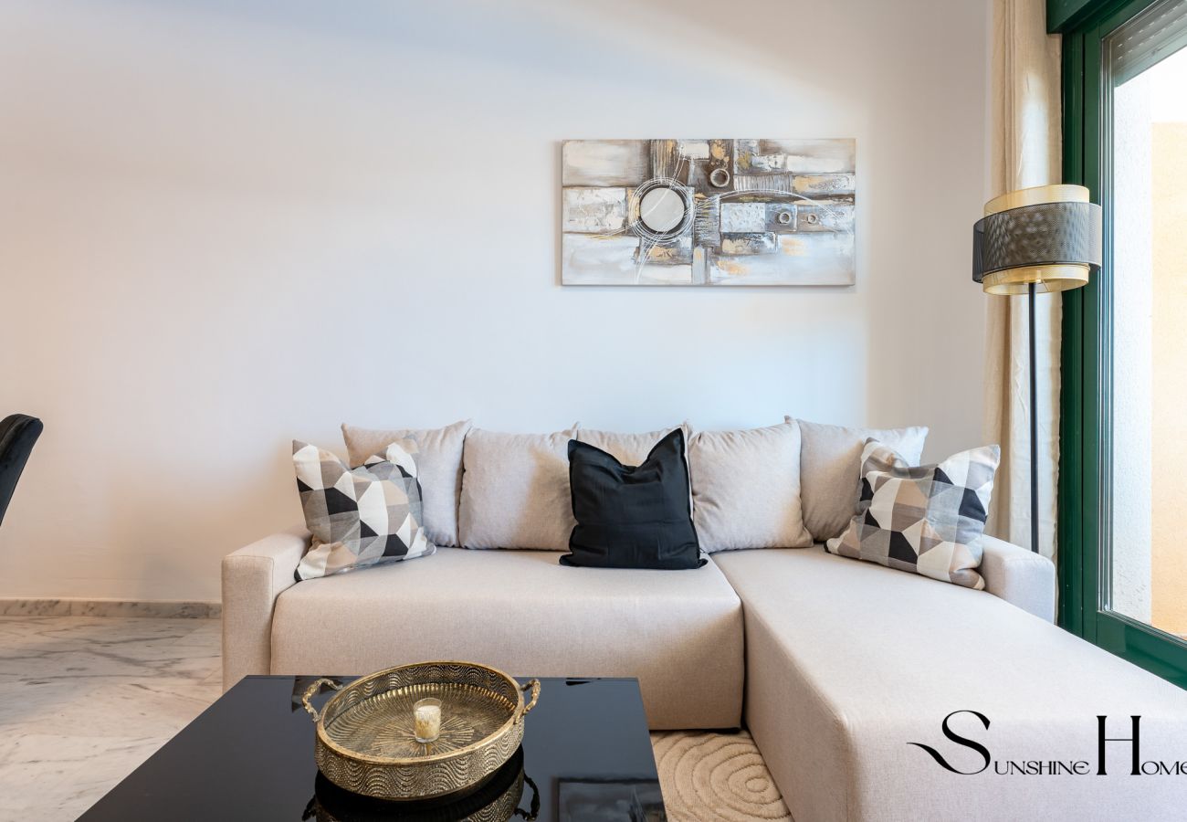 Apartment in Benalmádena - Elegant 2 Bed 2 Bath Apartment , Pool, Views, Parking