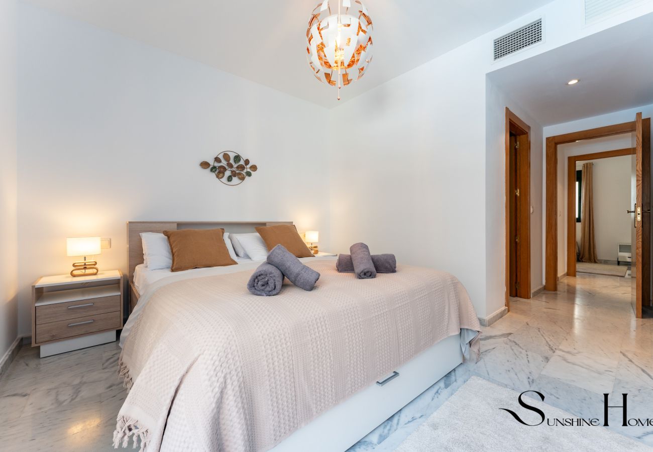 Apartment in Benalmádena - Elegant 2 Bed 2 Bath Apartment , Pool, Views, Parking