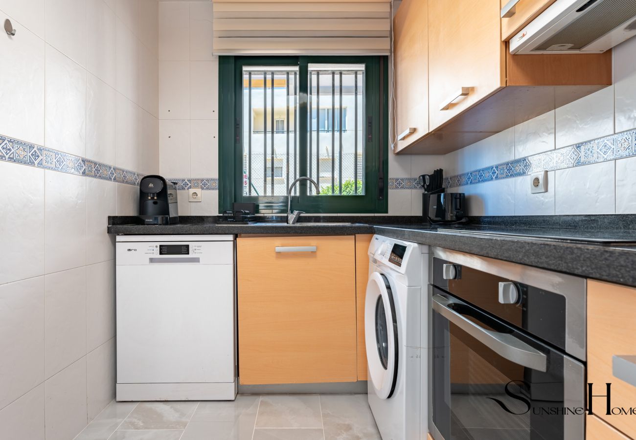Apartment in Benalmádena - Elegant 2 Bed 2 Bath Apartment , Pool, Views, Parking