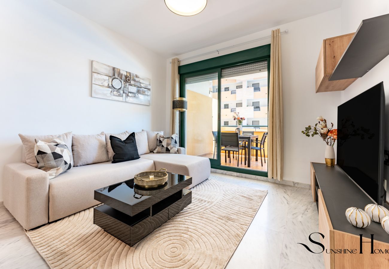 Apartment in Benalmádena - Elegant 2 Bed 2 Bath Apartment , Pool, Views, Parking