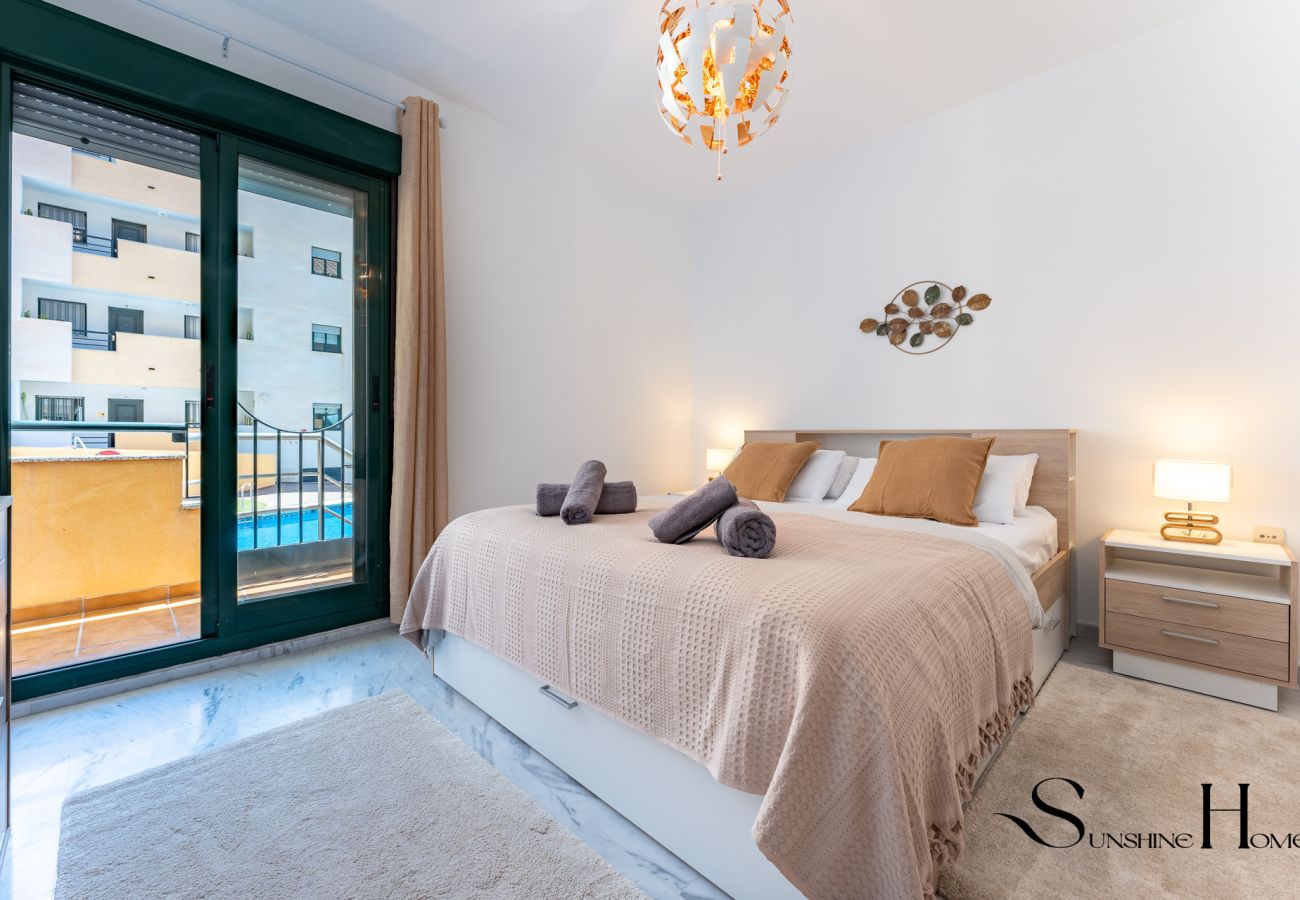 Apartment in Benalmádena - Elegant 2 Bed 2 Bath Apartment , Pool, Views, Parking