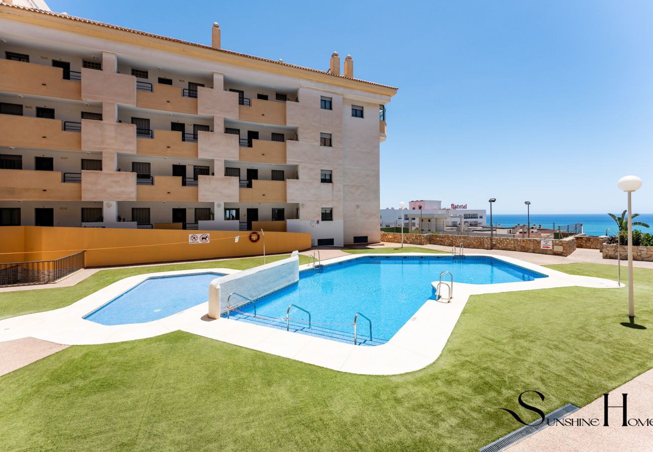 Apartment in Benalmádena - Elegant 2 Bed 2 Bath Apartment , Pool, Views, Parking