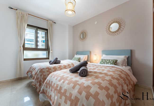 Apartment in Fuengirola - Perfect Location 3 Bedrooms 2 bath, Parking, Pool Apartment in Fuengirola - Perfect Location 3 Bedrooms 2 bath, Parking, Pool