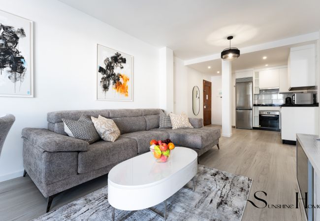 Apartment in Benalmádena - Fancy 2BR Retreat: Pool, Parking, Wonderful Views Apartment in Benalmádena - Fancy 2BR Retreat: Pool, Parking, Wonderful Views