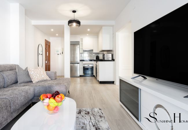 Apartment in Benalmádena - Fancy 2BR Retreat: Pool, Parking, Wonderful Views Apartment in Benalmádena - Fancy 2BR Retreat: Pool, Parking, Wonderful Views