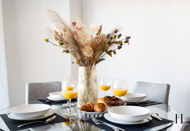 Apartment in Benalmádena - Fancy 2BR Retreat: Pool, Parking, Wonderful Views Apartment in Benalmádena - Fancy 2BR Retreat: Pool, Parking, Wonderful Views