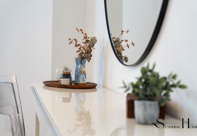 Apartment in Benalmádena - Fancy 2BR Retreat: Pool, Parking, Wonderful Views Apartment in Benalmádena - Fancy 2BR Retreat: Pool, Parking, Wonderful Views